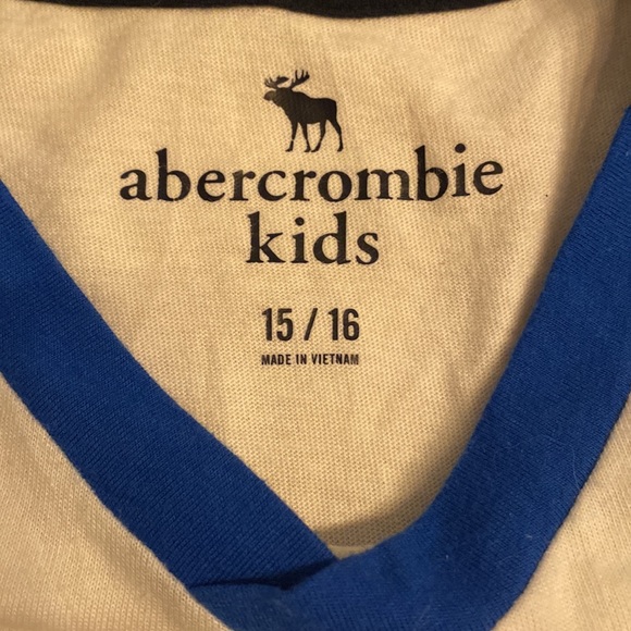 Abercrombie kids Tshirt - Picture 2 of 2